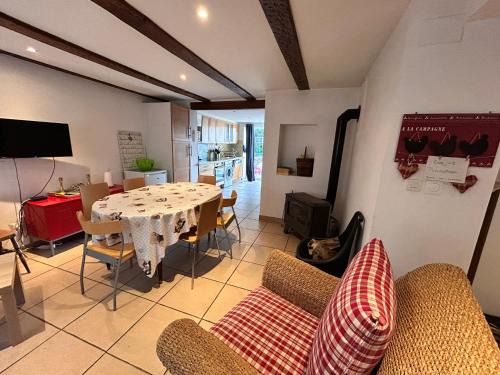 Hultehouse House | Petit coin de bonheur - 3 chambres & 1 poele à bois