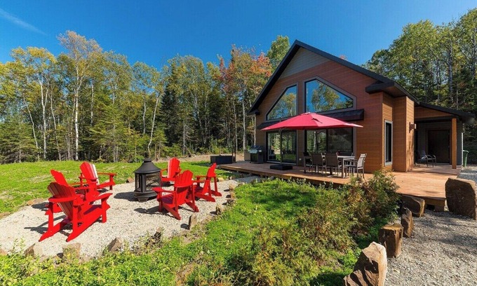 Baie-St-Paul Ski Chalet | Petite Charlevoix 1: Tranquil Retreat with Spa