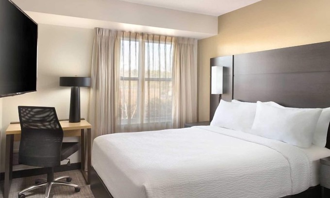 Morrisville Apartment | Pets Allowed! Large Unit w/Full Kitchen & Living Area! Offers FREE Breakfast!