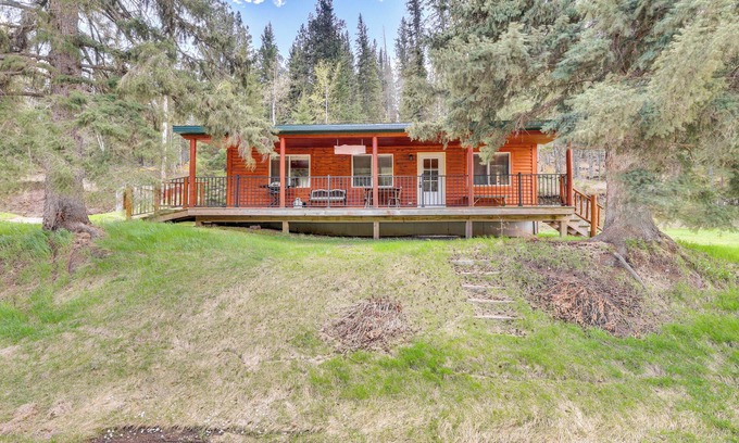 Deadwood Cabin | Pets Welcome: Cozy Cabin w/Deck in Deadwood!