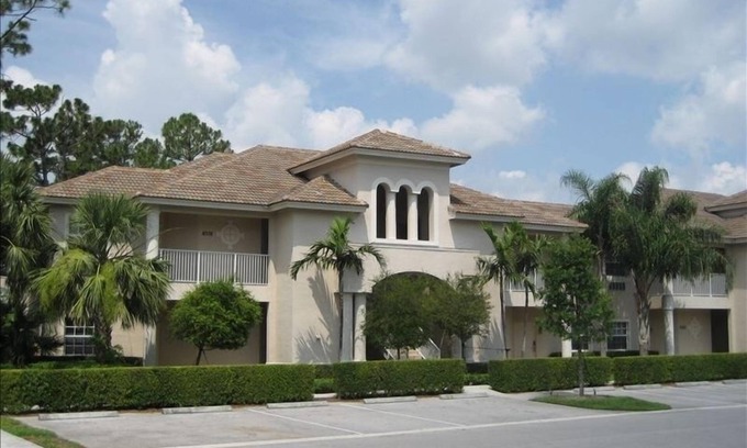 Port Saint Lucie Villa | PGA Village Luxury Golf Villa 1st floor.