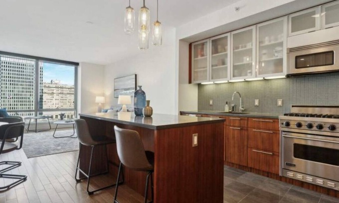 Center City Condo | Philly - Lux 1-bedroom condo - View of City Hall -AC, Gym, WiFi, City Center