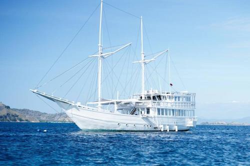 Labuan Bajo Boat Rental | Phinisi charter in Labuan Bajo