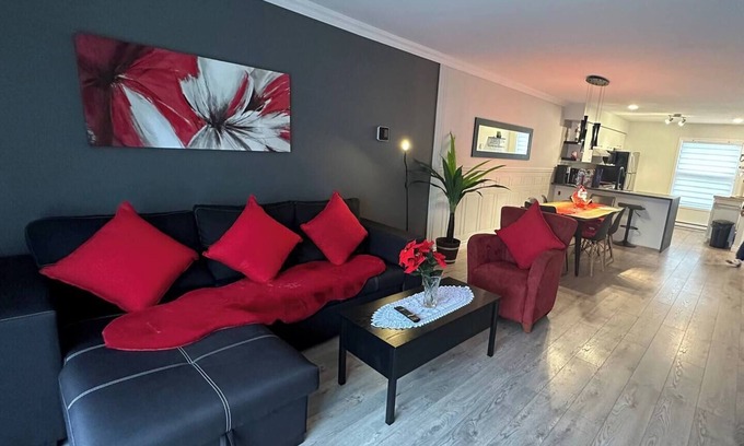 Magog Apartment | Phoenix condo near Lake Memphremagog