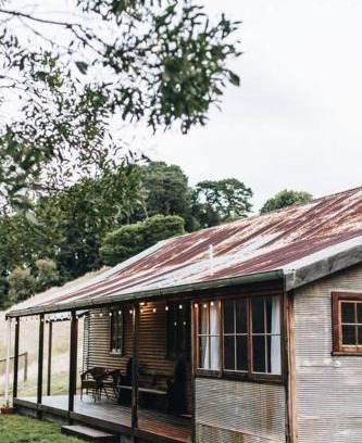 Basket Range House | Pickers Hut - A Country Style Featured Dream Stay