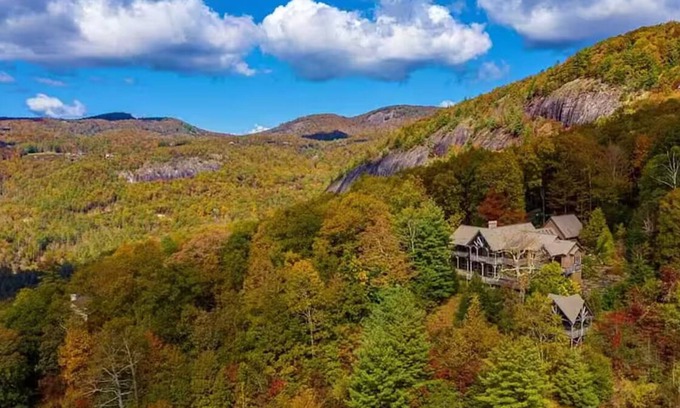Sapphire House | Picturesque views of Sapphire and Lonesome Valley