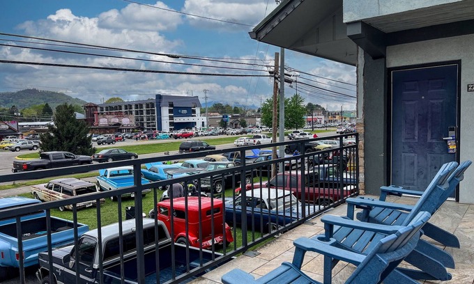 Pigeon Forge Hotel | Pigeon Forge Parkway Inn