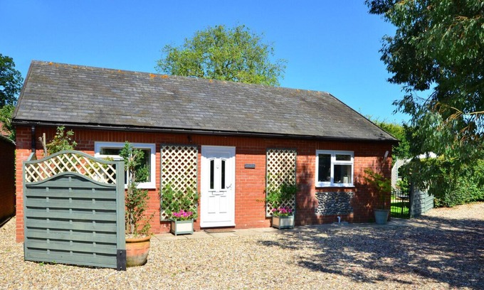 Lingwood House | Piglets - One Bedroom House, Sleeps 2