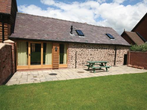 Pontesbury House | Piglets Place - E4300