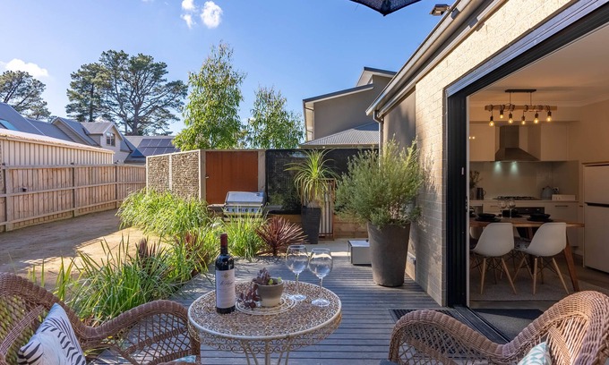Balnarring Apartment | Pine Beach Guest House in the Heart of Balnarring