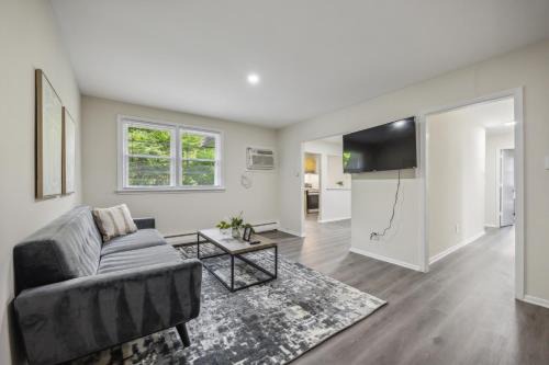 Newark Apartment | Pine Brook 818 I Pool Gym I Free Parking !