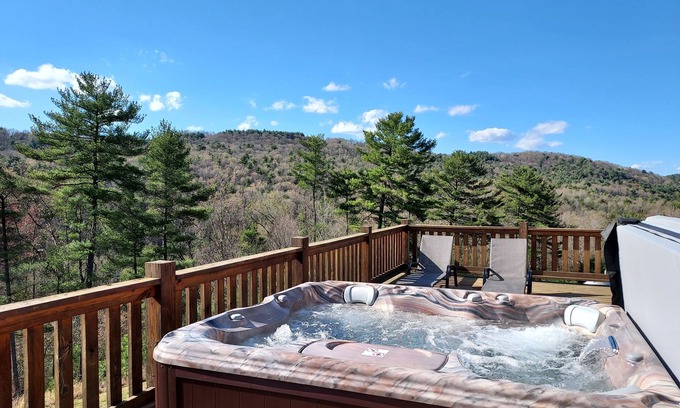 Harper House | Pine Ridge Manor-Private Hot Tub, beautiful Hilltop with views