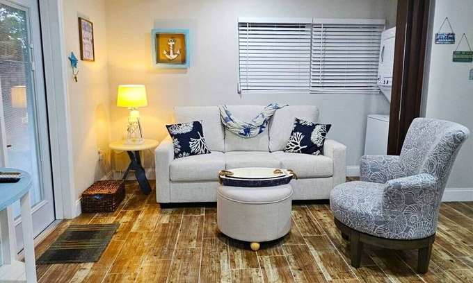 South Sarasota Apartment | Pine Terrace Oasis: 10 Min to Siesta Key