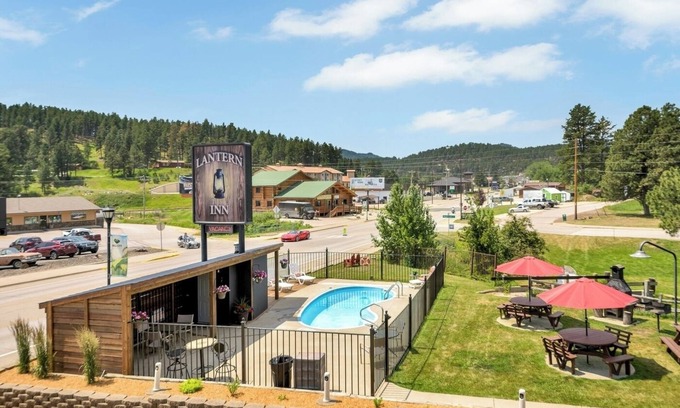 Hill City Hotel | Pine Top Convenience