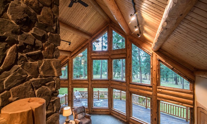 Hamilton Cabin | Pineview Lodge