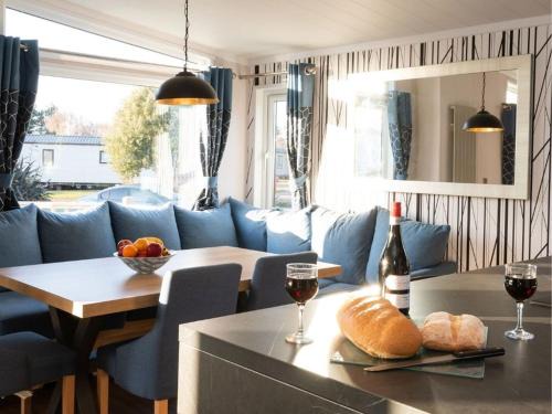 Wells-next-the-Sea Cabin | Pinewoods Saltmarsh Lodge no.2 sleeps 7 – no dogs