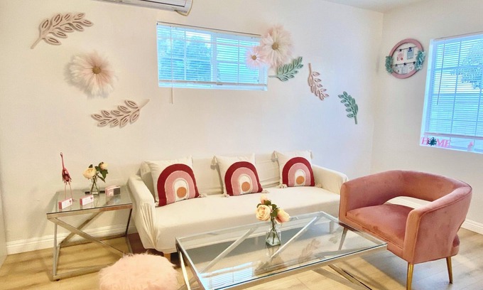 Rosemead House | Pink Lovely 1BR house near DTLA