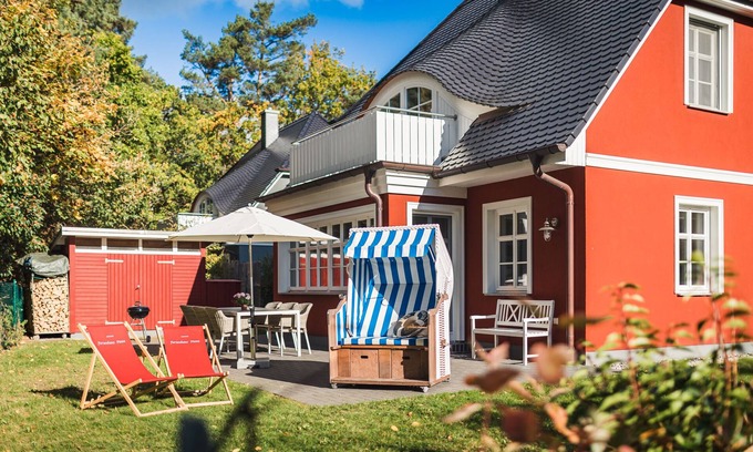 Ostseebad Prerow House | Pinne, cozy vacation home near the forest and beach