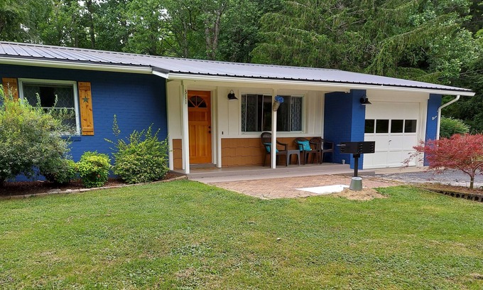 Penrose Other | Pisgah Shadows Cottage - Hot Tub - Grill - Fireplace - WiFi - Pets OK
