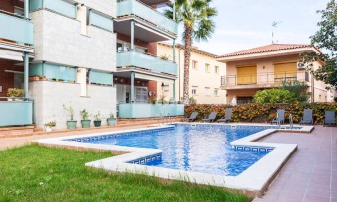 Sant Cugat del Valles Apartment | Piso con Piscina Para 5 Personas