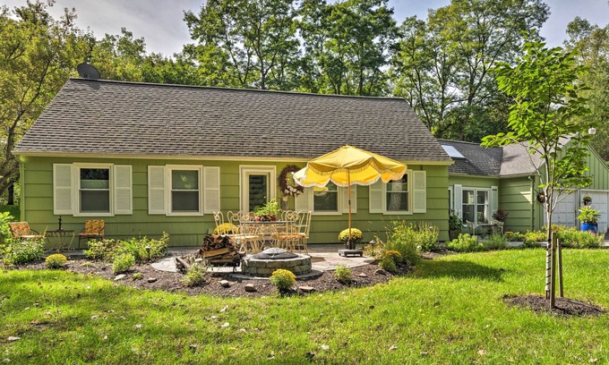 Pittsford Apartment | Pittsford ‘Trolley Home’ - Near Erie Canal!