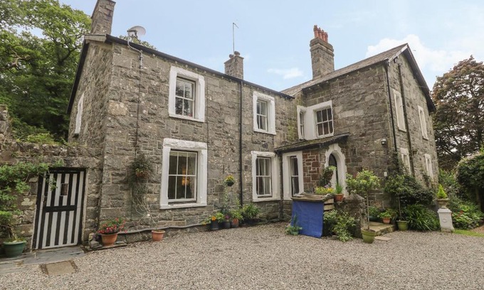 Garndolbenmaen House | Plas Hendre Guest Wing