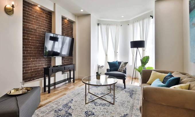Mile End Apartment | Plateau Mt Royal-Mile End |3BDRS-2BA&Parking