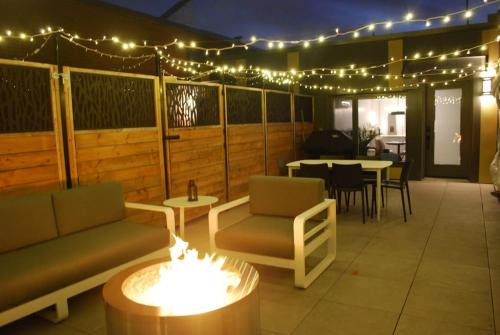 La Petite-Patrie Apartment | Plaza12 - StringLights, XL Terrace, restos & shops