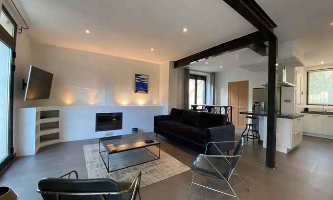 Morieres-les-Avignon Apartment | Pleasant apartment close to all amenities