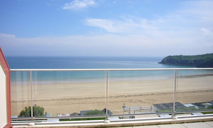 Saint-Cast-le-Guildo Apartment | Pleasant apartment with full sea view in the La Garde district of Saint Cast