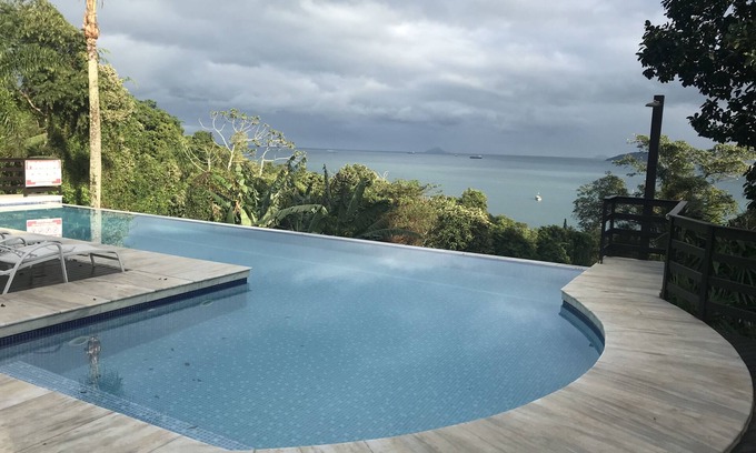 Ilhabela Condo | Pleasant house in condominium on Avenida das Praias
