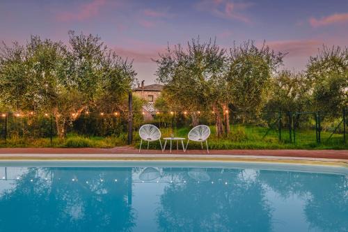 Sinalunga Villa | Podere Mencoini, stylish villa with private pool and olive garden