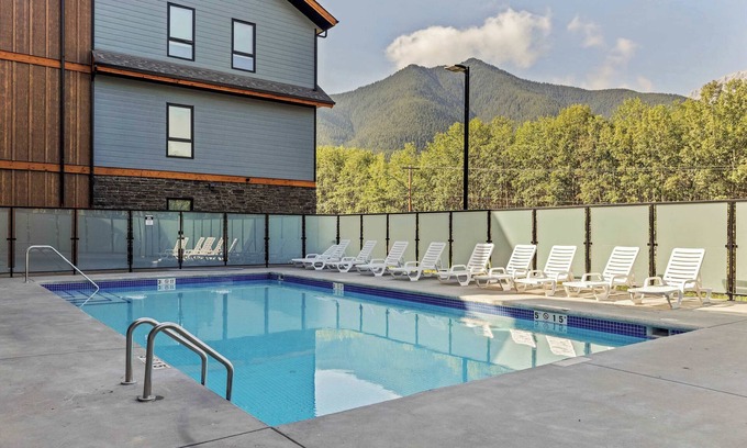 Dead Man's Flats Apartment | Pool and hot tub Stunning 2Bd haven in the Rockies