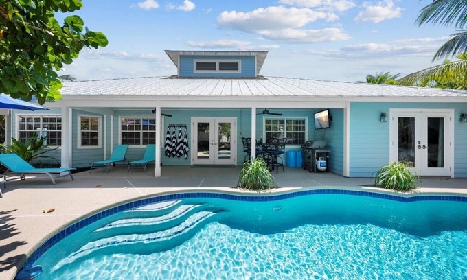 Stuart House | Pool House 1/2 Mile From Downtown Stuart