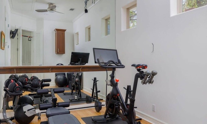 Treemont House | Pool, King Beds, Gym | The Victoria - Portoro