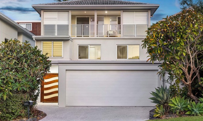 Alexandra Headland House | Pool side Luxury, pet friendly - walk to the beach