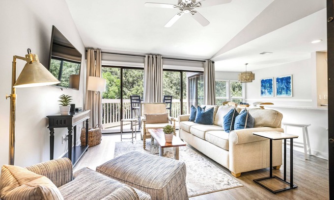 Sea Pines Condo | Pool View, Open Plan, Pet Friendly & No Carpeting!