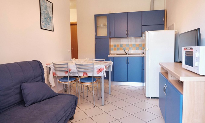 Rosapineta Apartment | Poolside escape in Rosolina-Beahost
