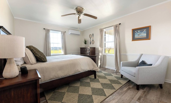 Honey Brook House | Poolside Villa among farmland views