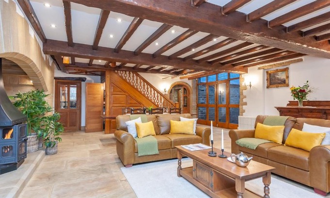 Farsley House | Poplar Farm Barn - Spring Functions Events Welcome Pass the Keys