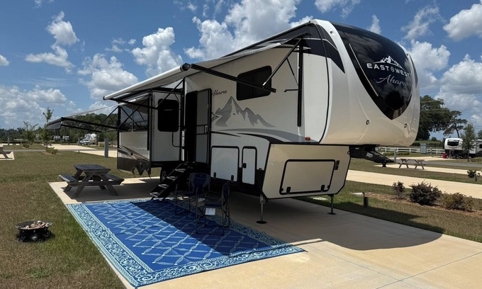 Fellowship House | Poppop's Rambler at Champions Run Luxury Resort