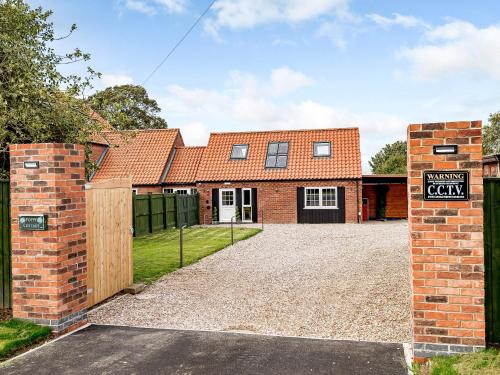 Horncastle House | Poppy Cottage