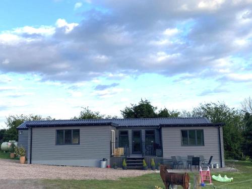 Newark upon Trent House | POPPY LUXURY LODGE Sleeps 8 at Fairview Farm, Ravenshead, Nottingham Near Sherwood Forest, Dog Friendly, Farm Stay great for wedding groups, families, Hen Do's, friends gatherings with amazing views