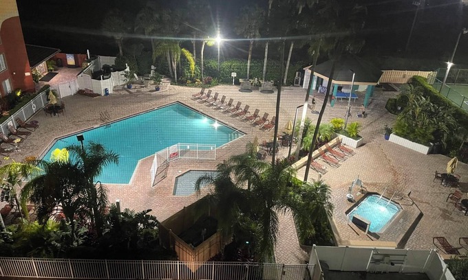 Florida Center Resort | Poptart Bowl or Disney bound - Check this out!