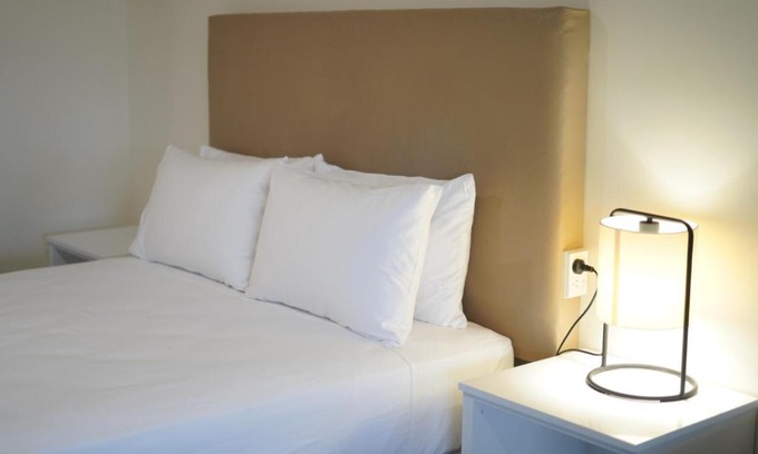 Rockhampton Hotel | Porky's Motel Rockhampton