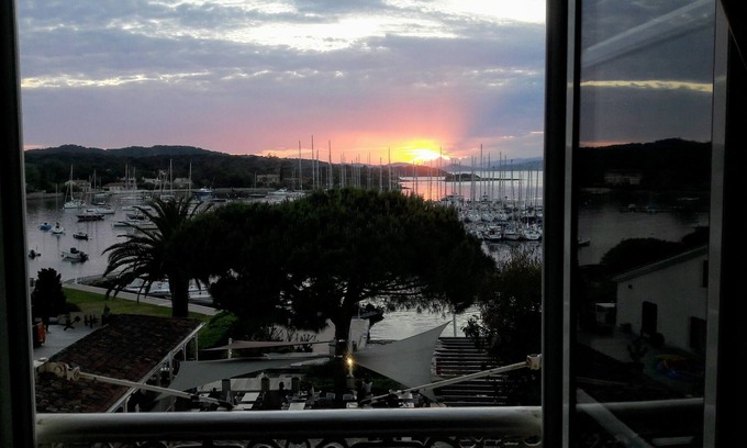 Porquerolles Apartment | PORQUEROLLES - Furnished apartment 50 m², exceptional view