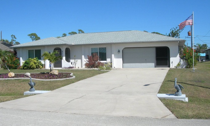 Port Charlotte House | Port Charlotte Vacation Retreat, 2/2 Home With Private Pool