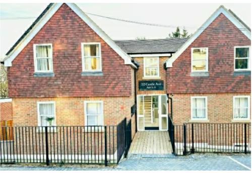 Dover House | Port of Dover Lodge 20 sleeps