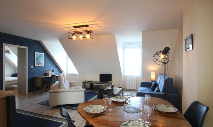 Barfleur Apartment | Port View Apartment in Barfleur with Parking