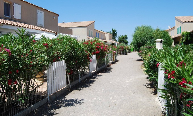 Portiragnes-Plage House | PORTIRAGNES BEACH. HOUSE T3 IN RESIDENCE WITH POOL 700m FROM THE BEACH.